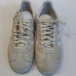 Adidas Gazelle sneaker size 5 1/2 kids tan color POSCD1002